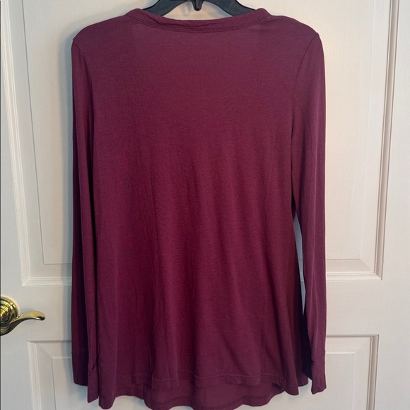 Maternity V-Neck Long Sleeve Tee Shirt Liz Lange Purple. Hits at Hip. Size L‎ - Picture 4 of 6